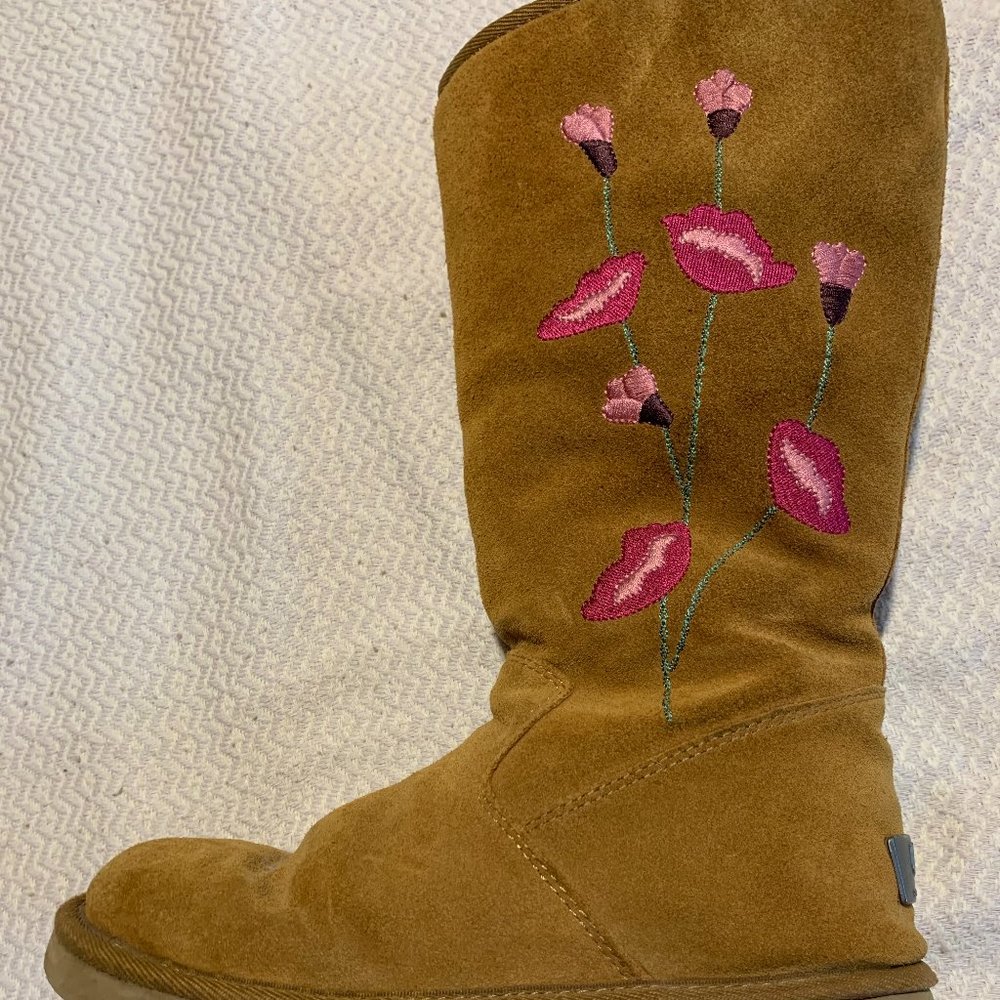 UGG Tall Boots Embroidered Purple Flowers RARE